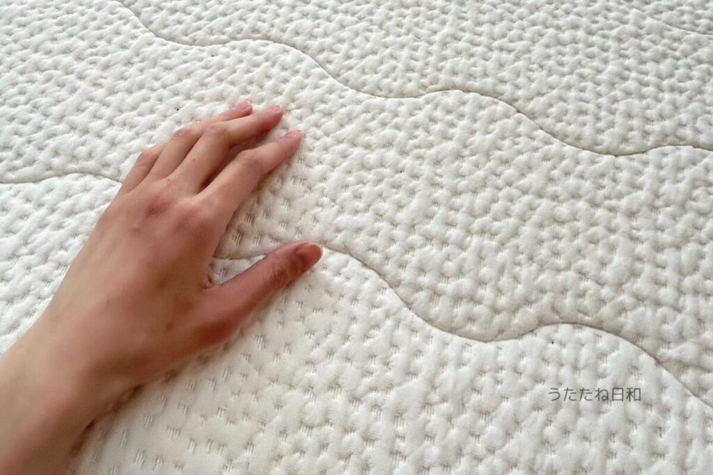 約3年使ってもへたりや凹みが気にならないNELLマットレスの表面